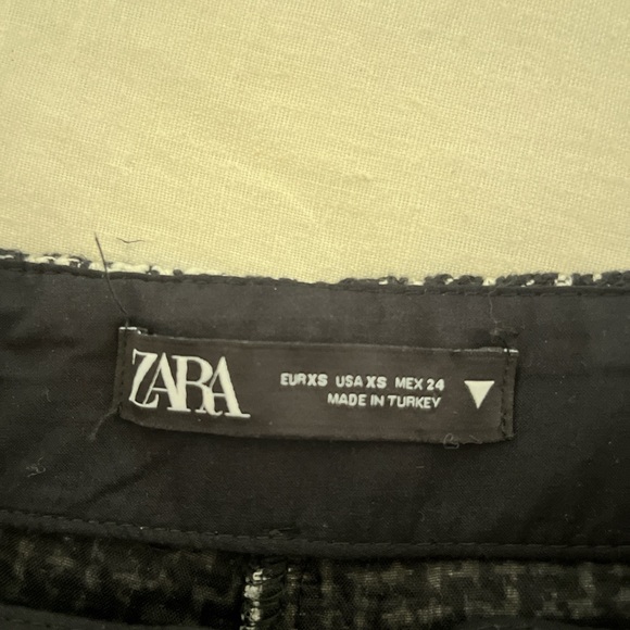 ZARA Tweed Black & White Skirt/Shorts XS - Picture 2 of 4